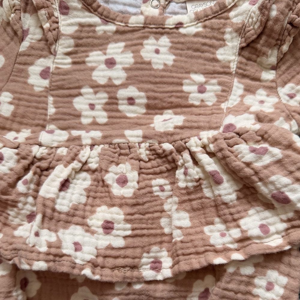 Grayson Collective 6-9m Bubble Romper - Picture 3 of 4
